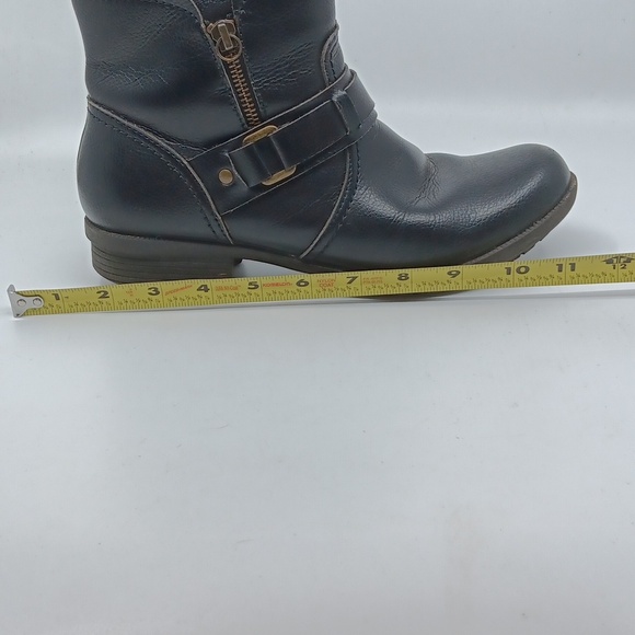 Clarks Black Ankle Boots W/ Dual Zipper Design - Picture 3 of 13